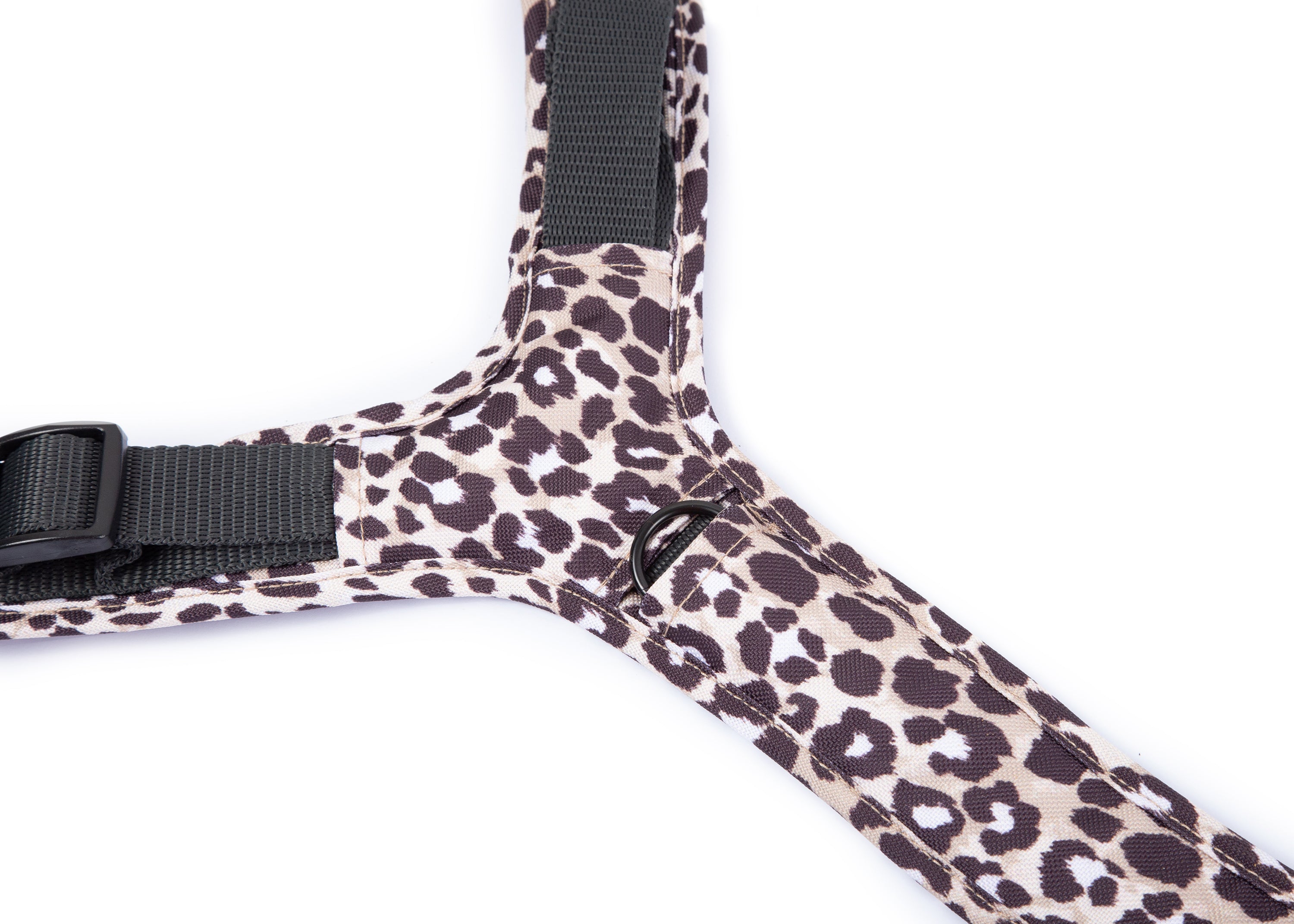 Hundegeschirr Leo Dark Brustring Detailansicht