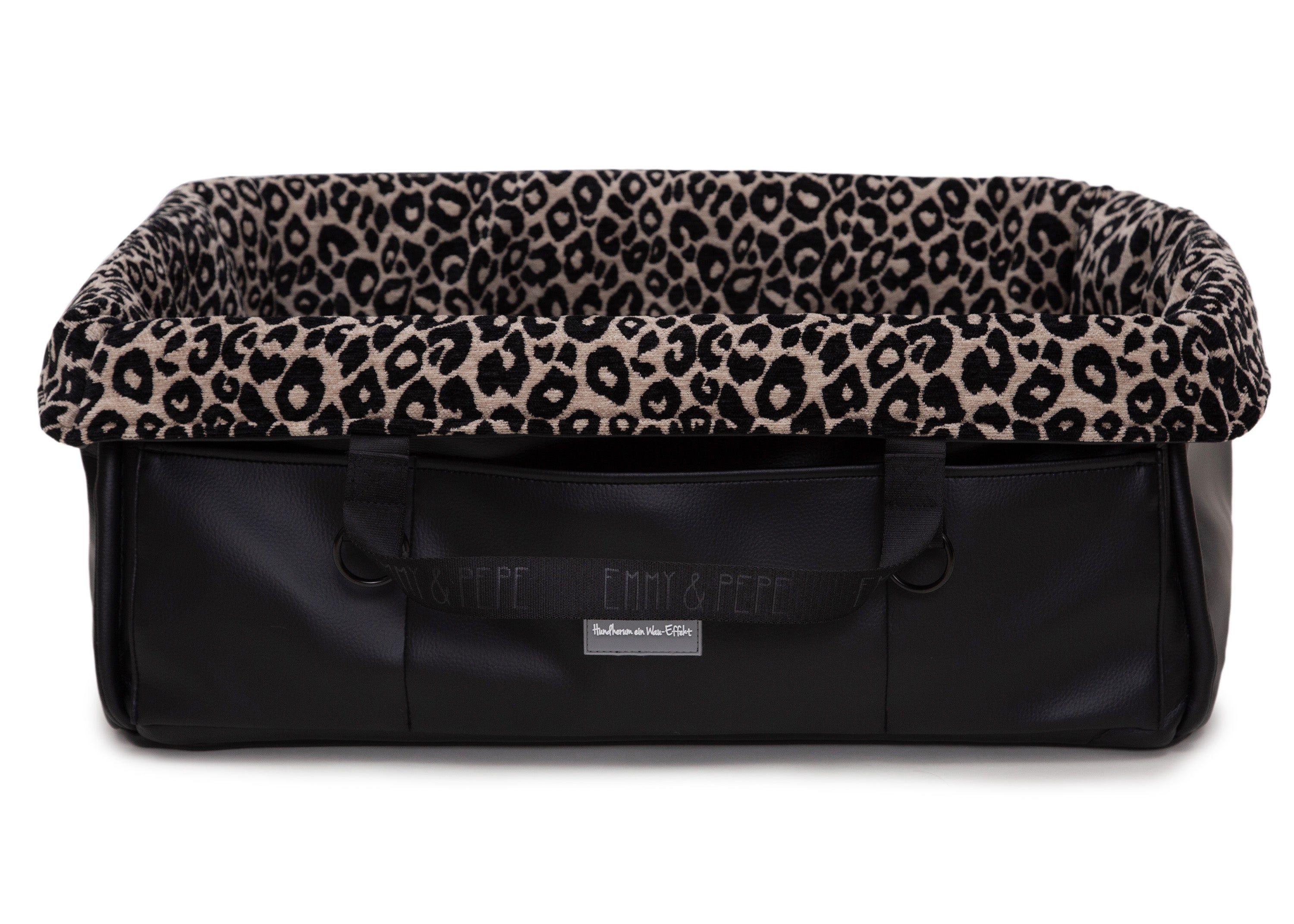 Außentasche des Wau-Snuggle Reisebett in eckig mit robustem schwarzen Kunstleder an der Außenseite und einem weichen, beigen Innenfutter mit schwarzem Leopardenmuster - Rand umgeklappt