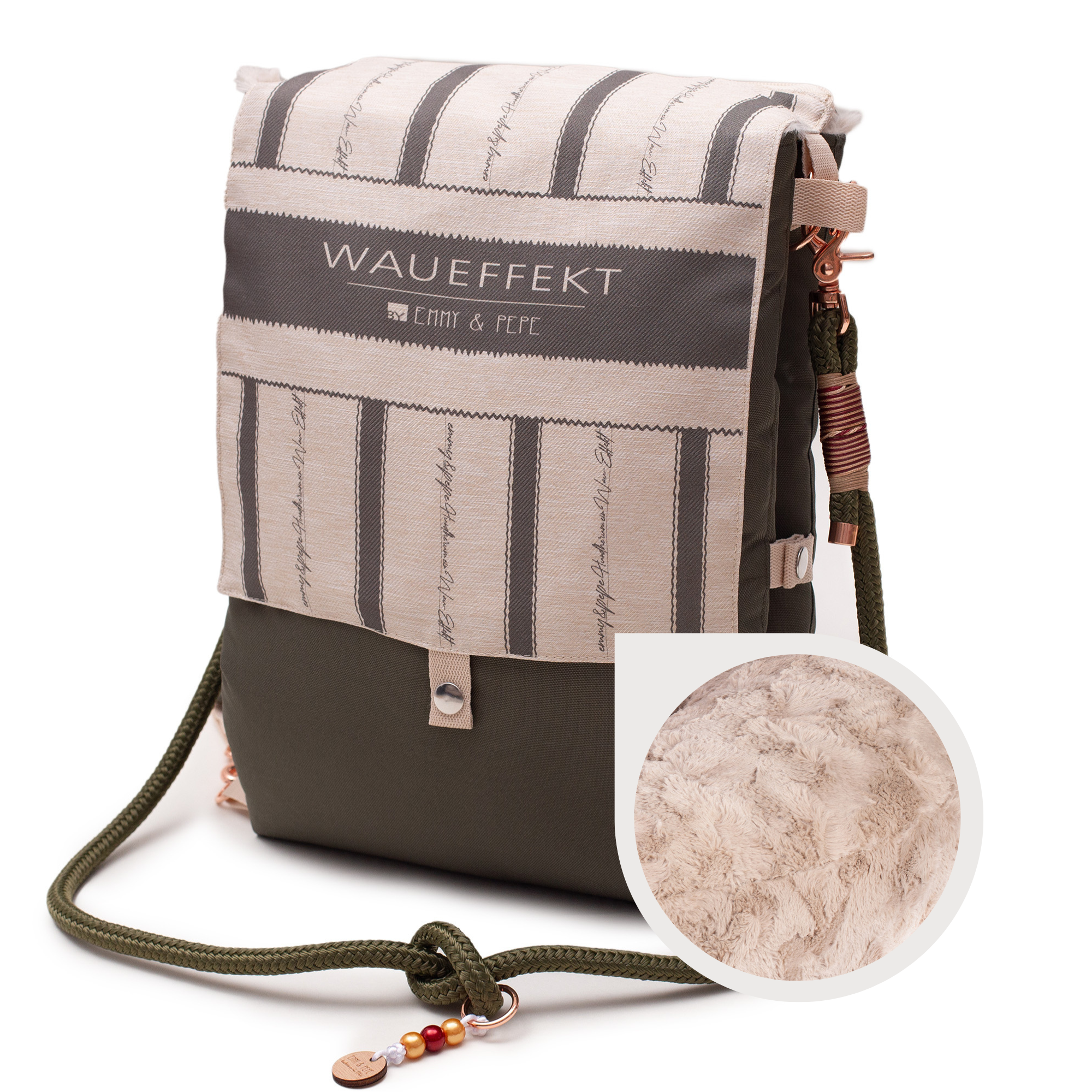 Wau-Backpack Lotte in Olive und Creme von EMMY & PEPE in der Frontansicht, geschlossen mit Klappe und Tau-Schultergurt