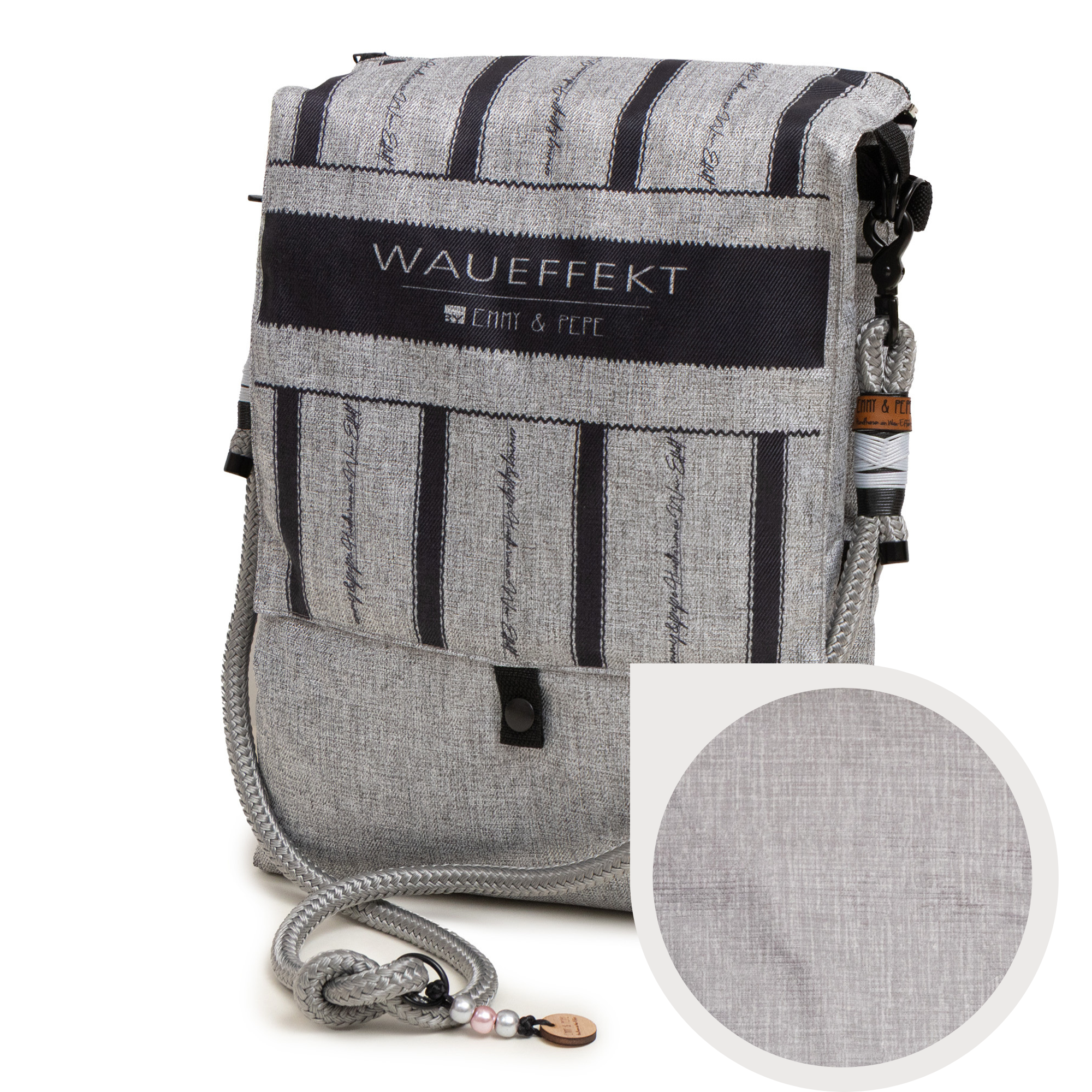 Wau-Backpack Stone in Grau und Schwarz von EMMY & PEPE in der Frontansicht, geschlossen mit Klappe und Tau-Schultergurt