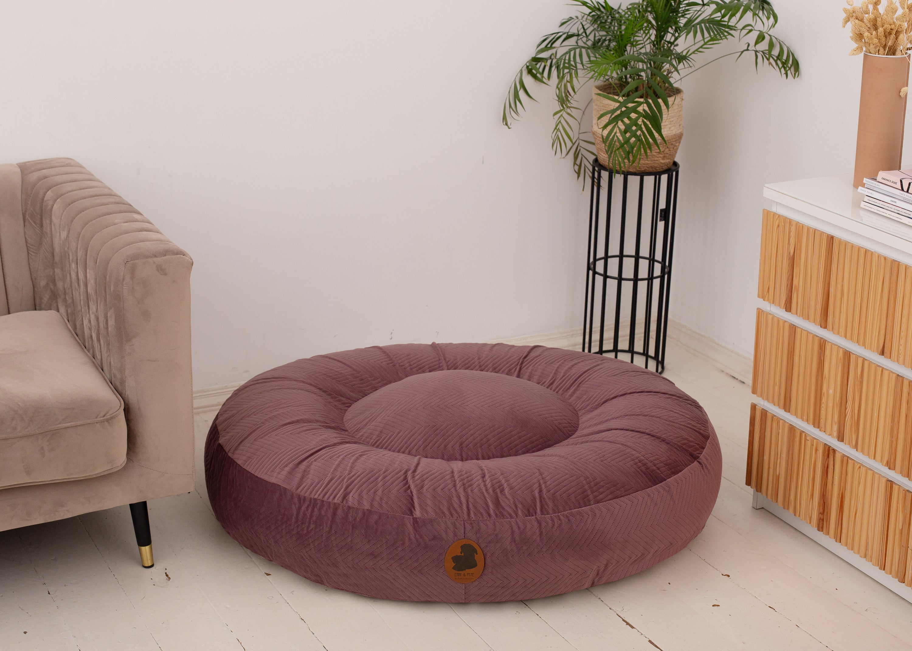 Wau-Bed ZickZack Dark Grey / Oval / S (80x60cm),Dark Grey / Oval / M (100x80cm),Dark Grey / Oval / L (120x100cm),Dark Grey / Oval / XL (140x120cm),Dark Grey / Eckig / S (80x60cm),Dark Grey / Eckig / M (100x80cm),Dark Grey / Eckig / L (120x100cm),Dark Grey / Eckig / XL (140x120cm),Mauve / Oval / S (80x60cm),Mauve / Oval / M (100x80cm),Mauve / Oval / L (120x100cm),Mauve / Oval / XL (140x120cm),Mauve / Eckig / S (80x60cm),Mauve / Eckig / M (100x80cm),Mauve / Eckig / L (120x100cm),Mauve / Eckig / XL (140x120cm)