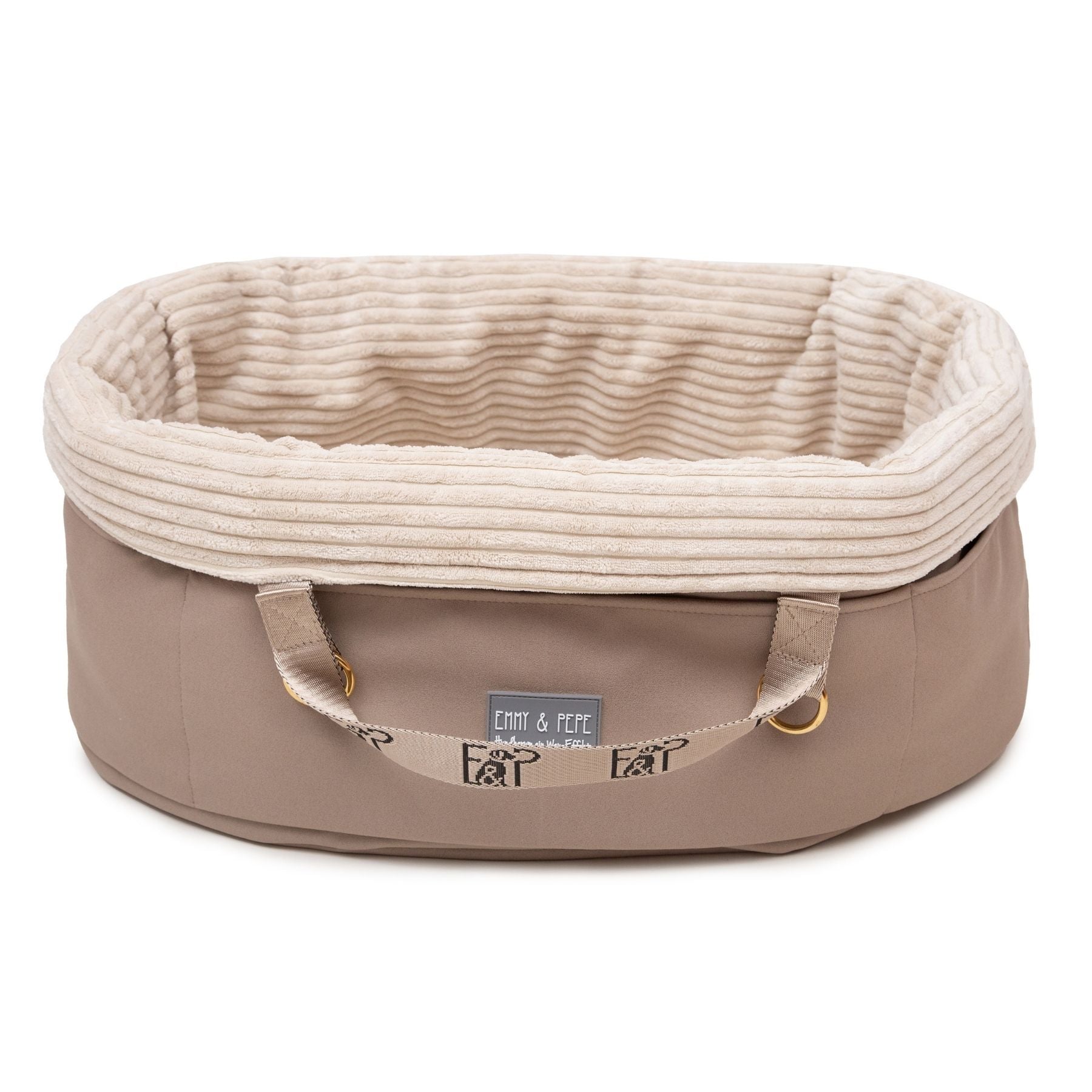 Freigestelltes eckiges Wau-Snuggle Heidi Hundekörbchen für unterwegs von EMMY & PEPE in Beige mit cremefarbenem, weichem Cordstoff innen.