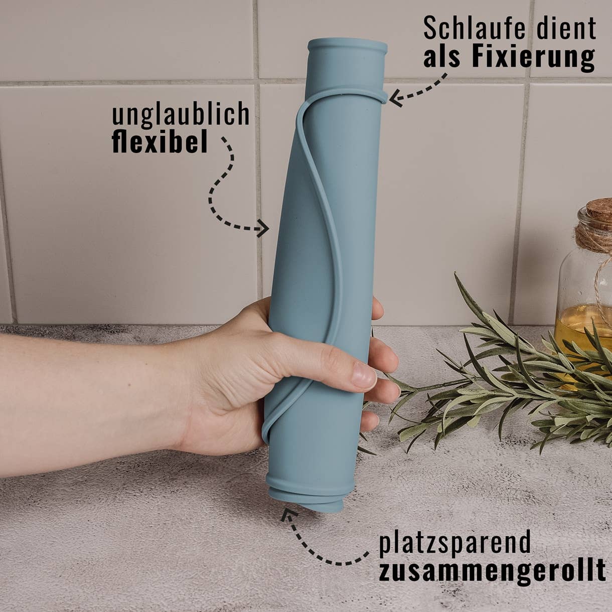 Flexible Napfunterlage aus Silikon platzsparend aufrollbar