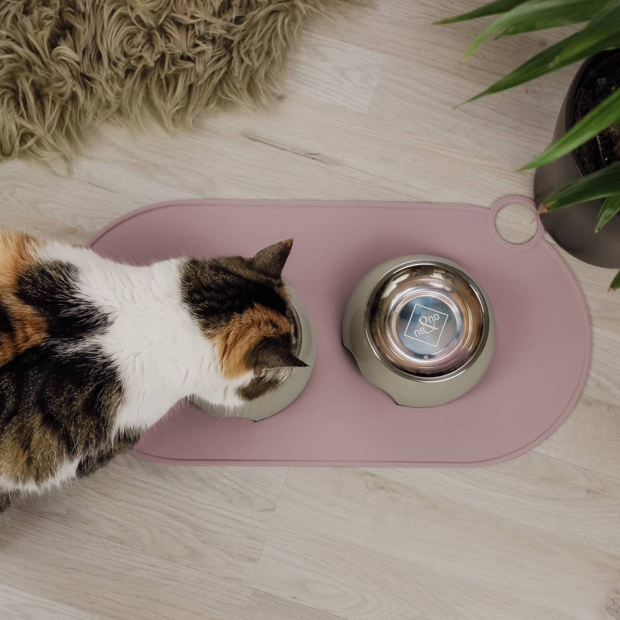 Rutschfeste Napfunterlage für den Futterplatz von Hund und Katze