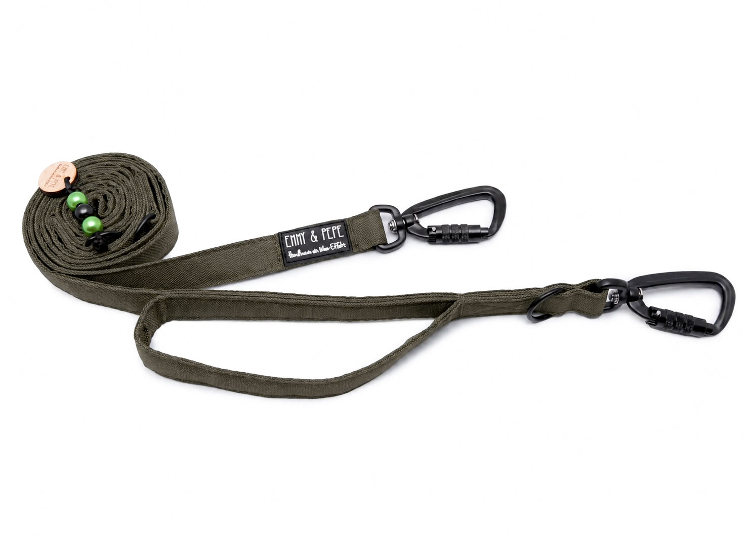 Hundeleine mit integriertem Kurzführer und Sicherheitskarabiner aus robustem Outdoorstoff in Olive von EMMY & PEPE – 2 m lang, 3-fach verstellbar für mittelgroße und große Hunde.
