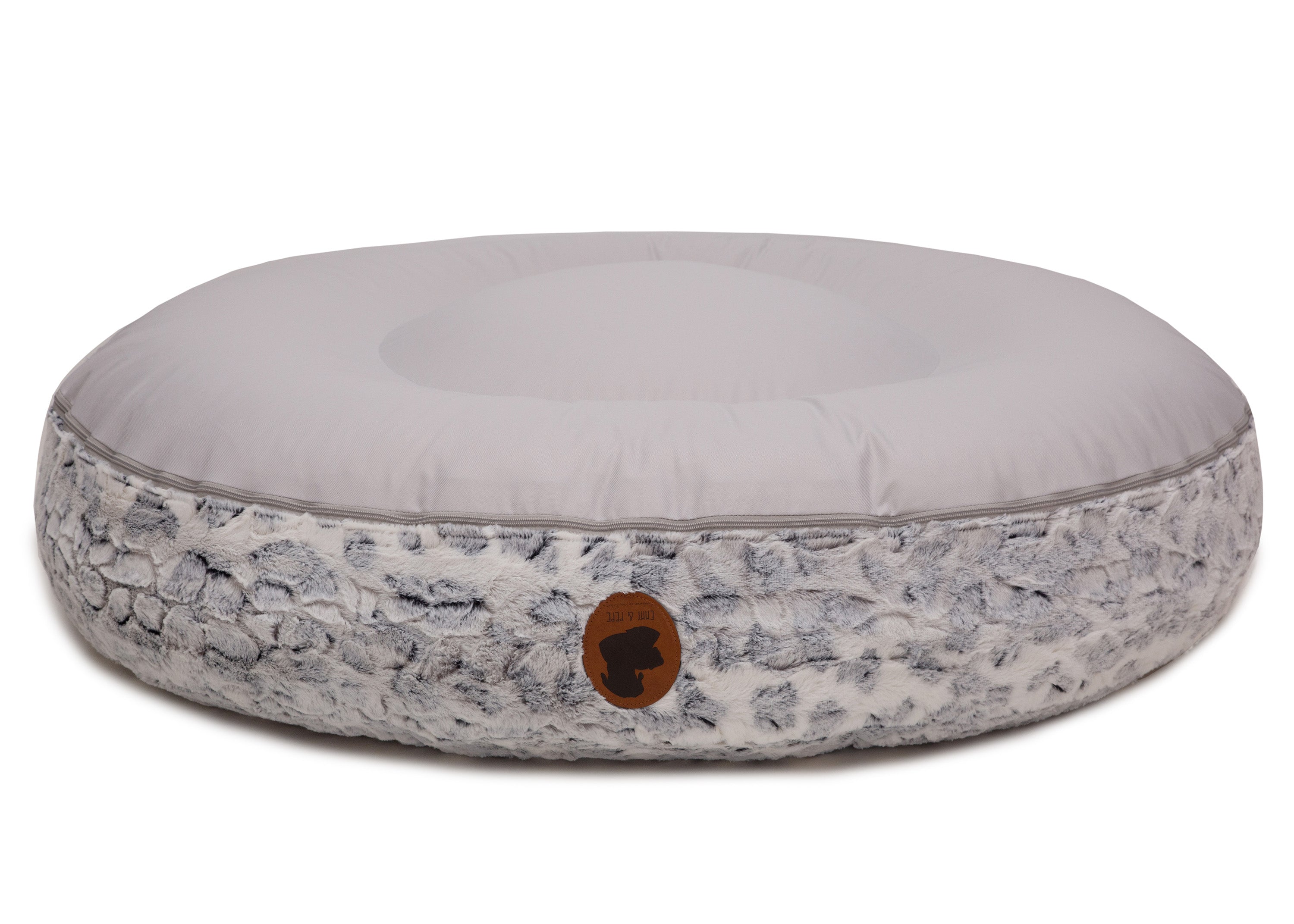 Sommerseite des orthopaedisches Hundebetts Wau-Bed Cozy Leo Grey für Hunde auf weißem Hintergrund in der Farbe Grau/Weis in Oval von EMMY & PEPE