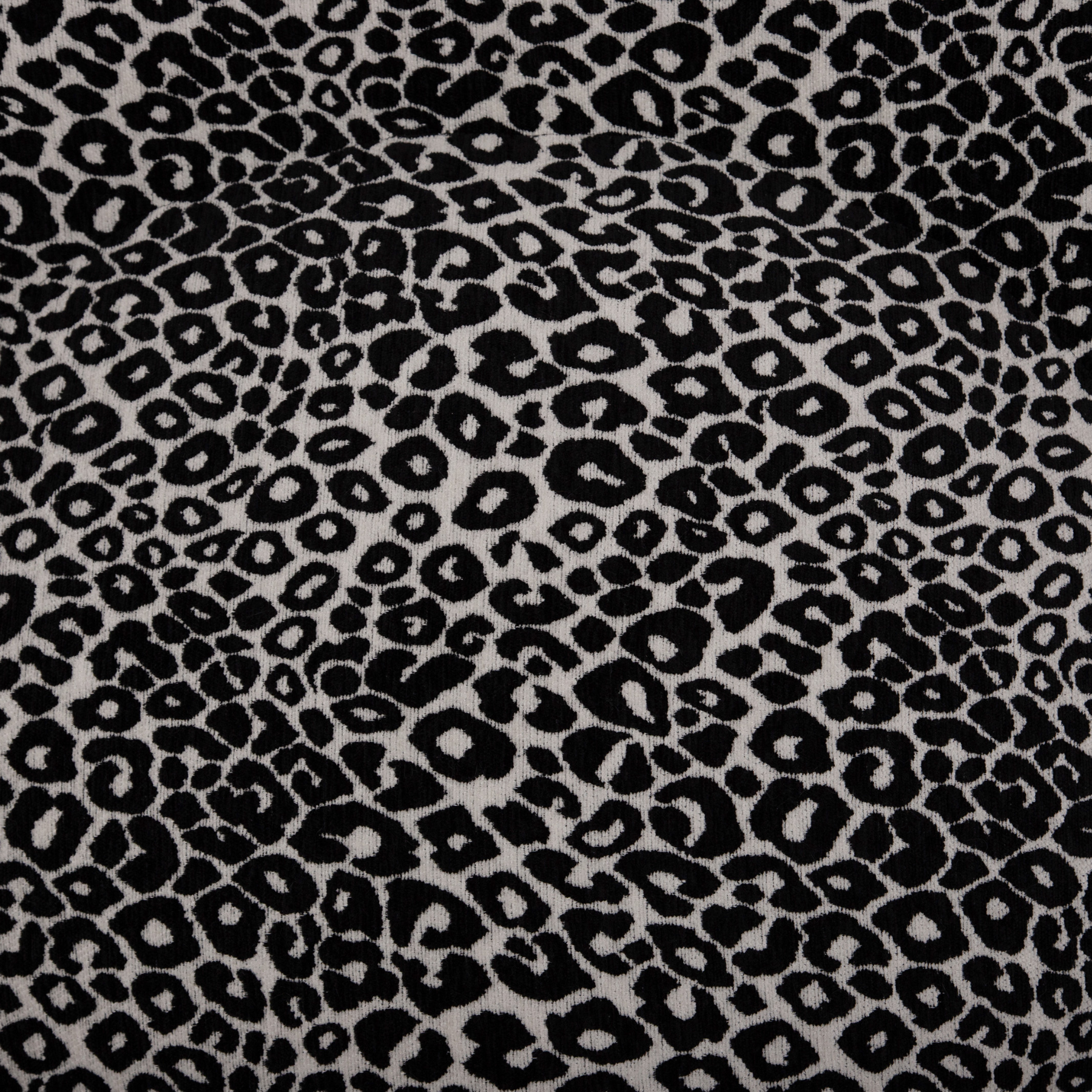 orthopaedisches Hundebett Wau-Bed Leo Cruella für Hunde Detailbild des Stoffes in der Farbe Creme/Schwarz mit Leo Muster von EMMY & PEPE