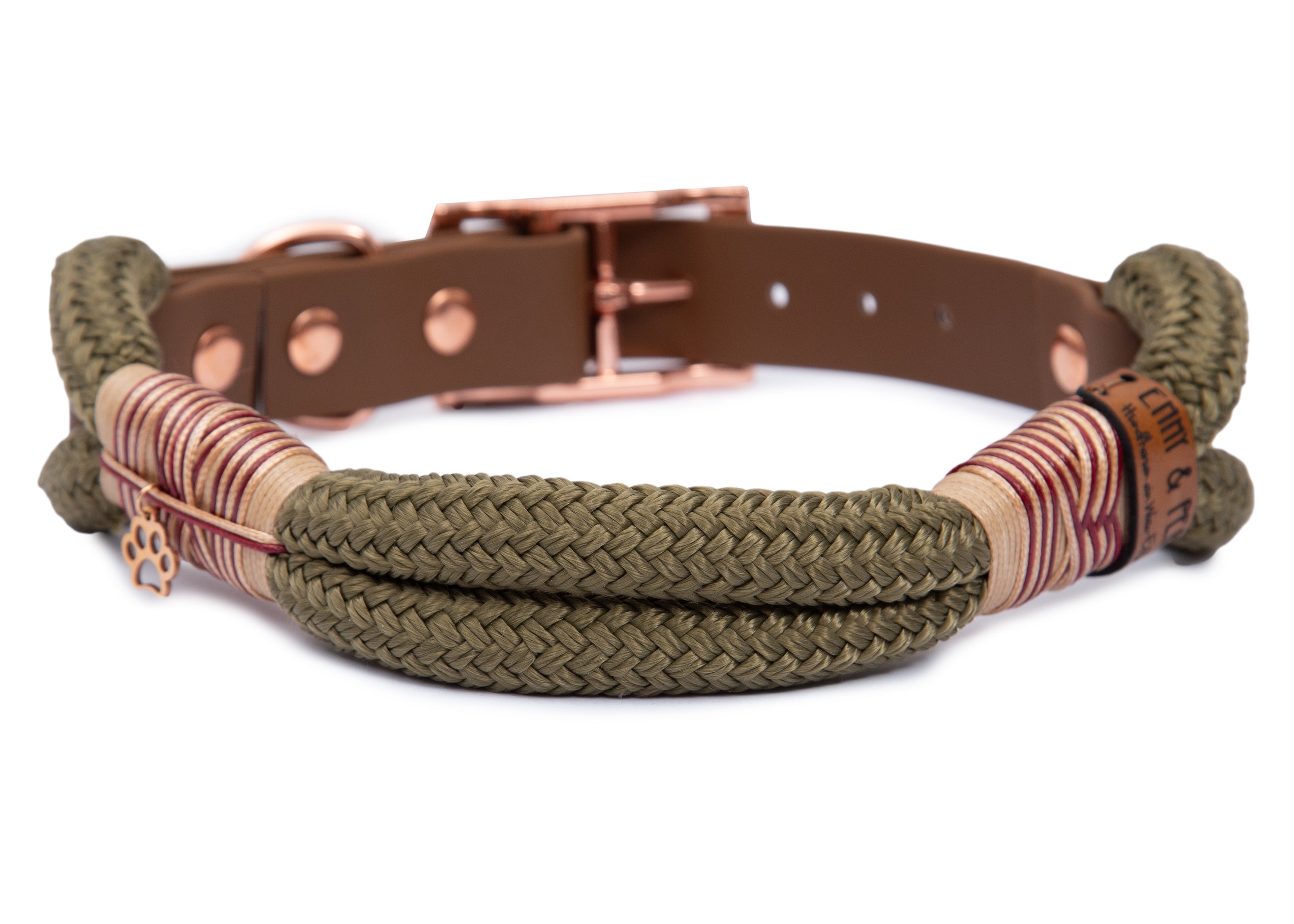 Handgefertigtes Tauhalsband ohne Perlen in Olive mit Creme-Roter Takelung und Biothane-Verschluss für Hunde – robust, vegan und individuell verstellbar von EMMY&PEPE