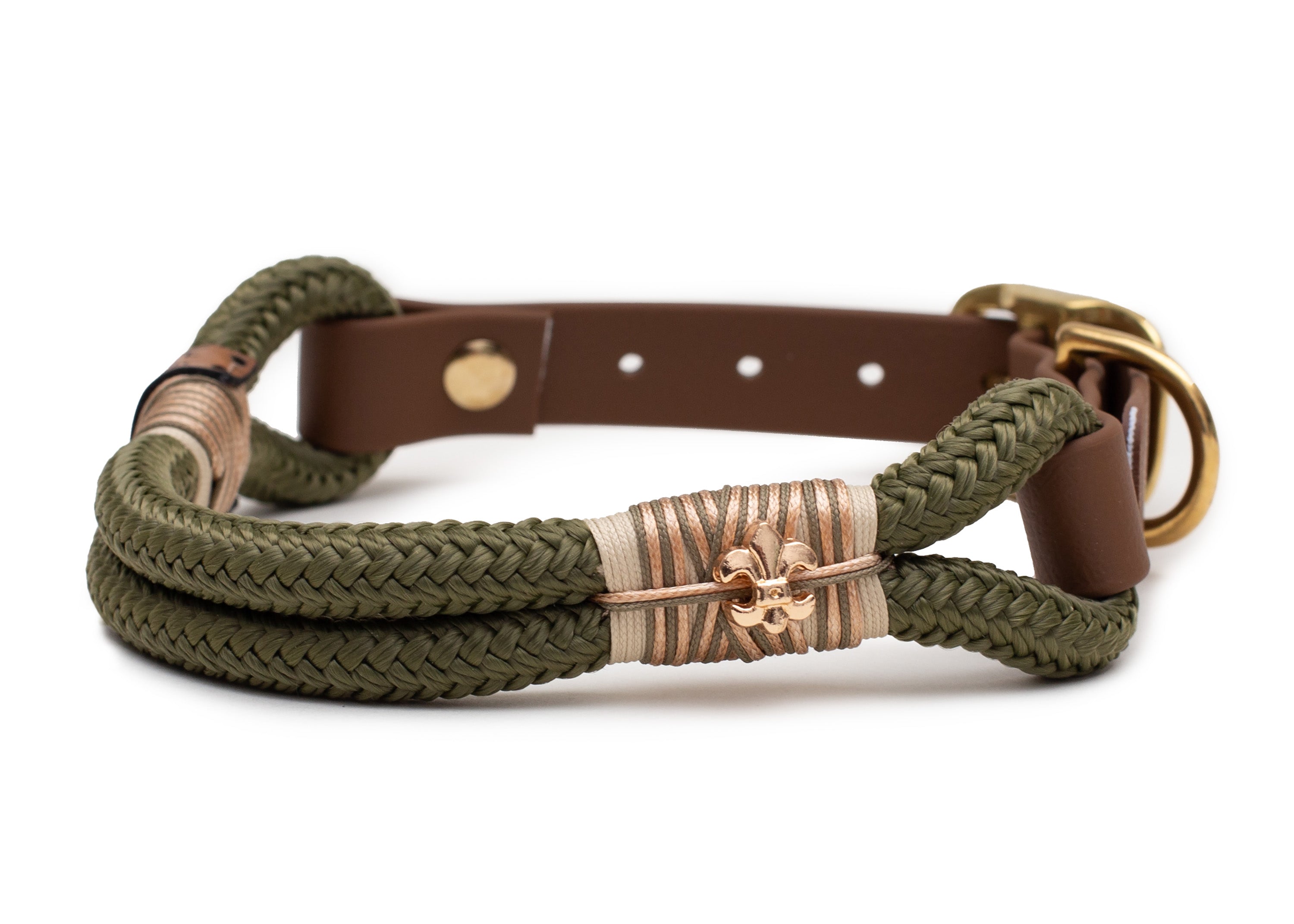 Handgefertigtes Tauhalsband ohne Perlen in Olive mit Brauner Takelung und Biothane-Verschluss für Hunde – robust, vegan und individuell verstellbar von EMMY&PEPE