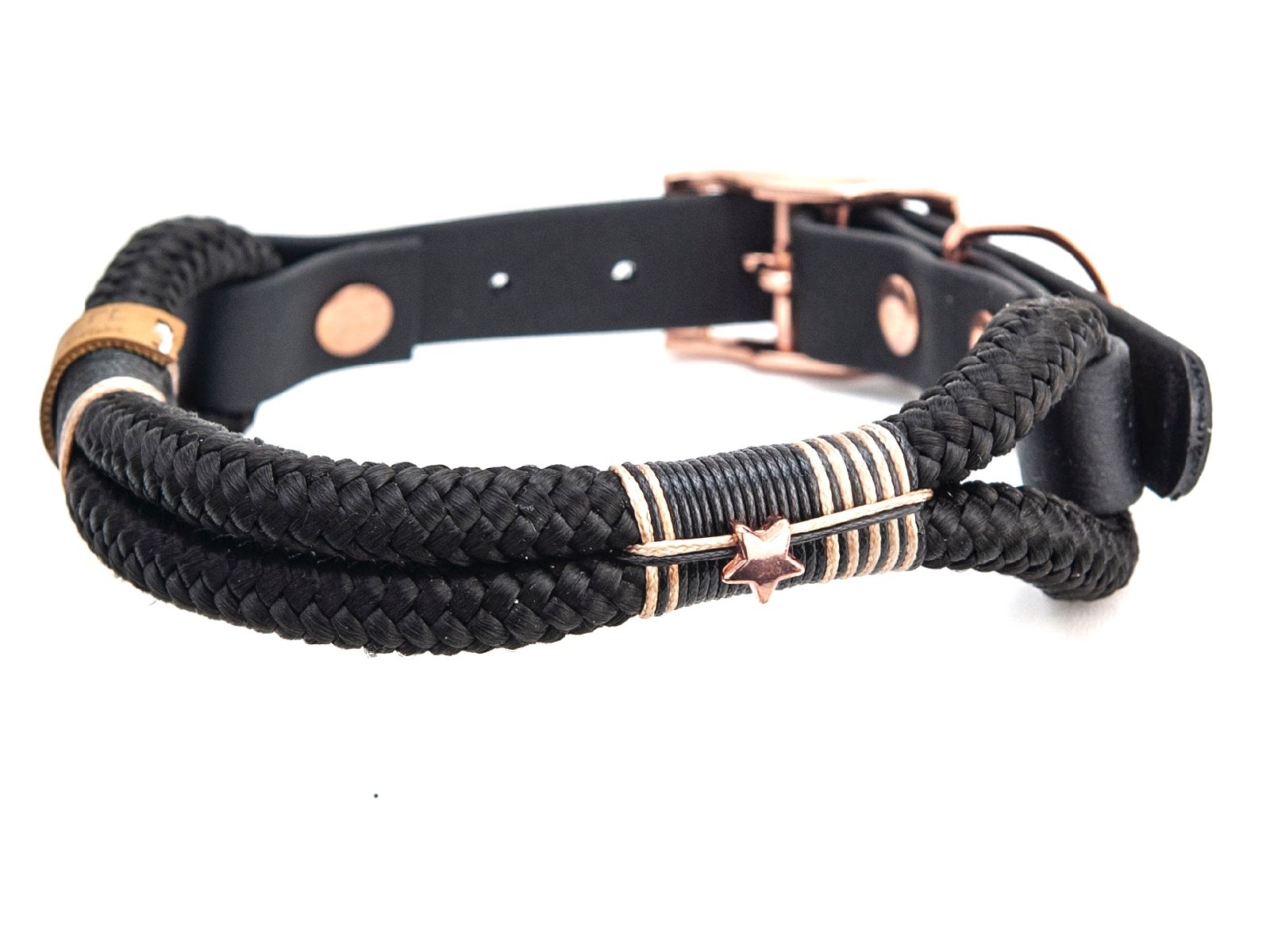 Handgefertigtes Tauhalsband ohne Perlen in Schwarz mit Schwarz-Brauner Takelung und Biothane-Verschluss für Hunde – robust, vegan und individuell verstellbar von EMMY&PEPE