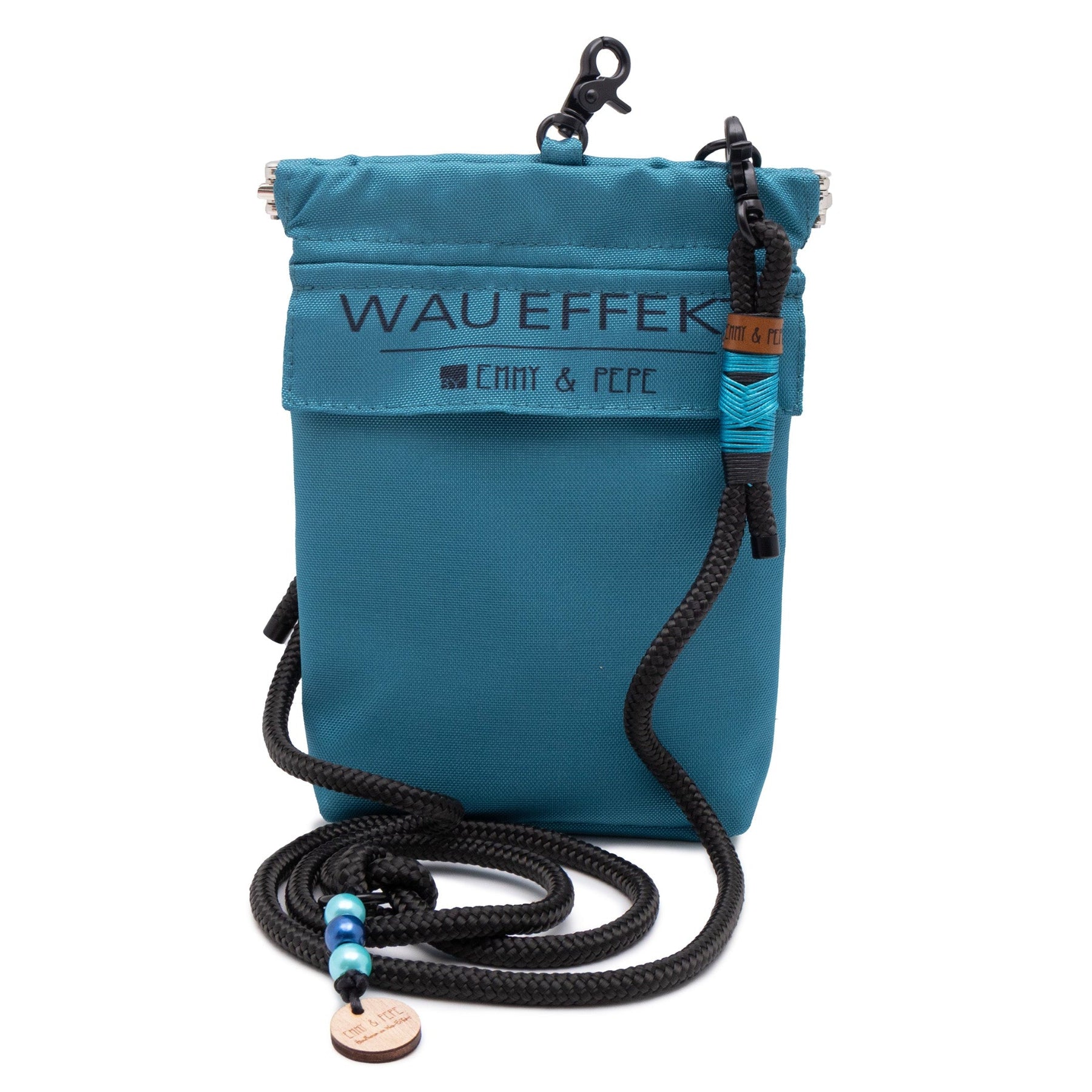 EMMY & PEPE Wau-To-Go Aqua in Blau Leckerlibeutel und Gassitasche freigestellt mit Taugurt in Schwarz und kompaktem Design