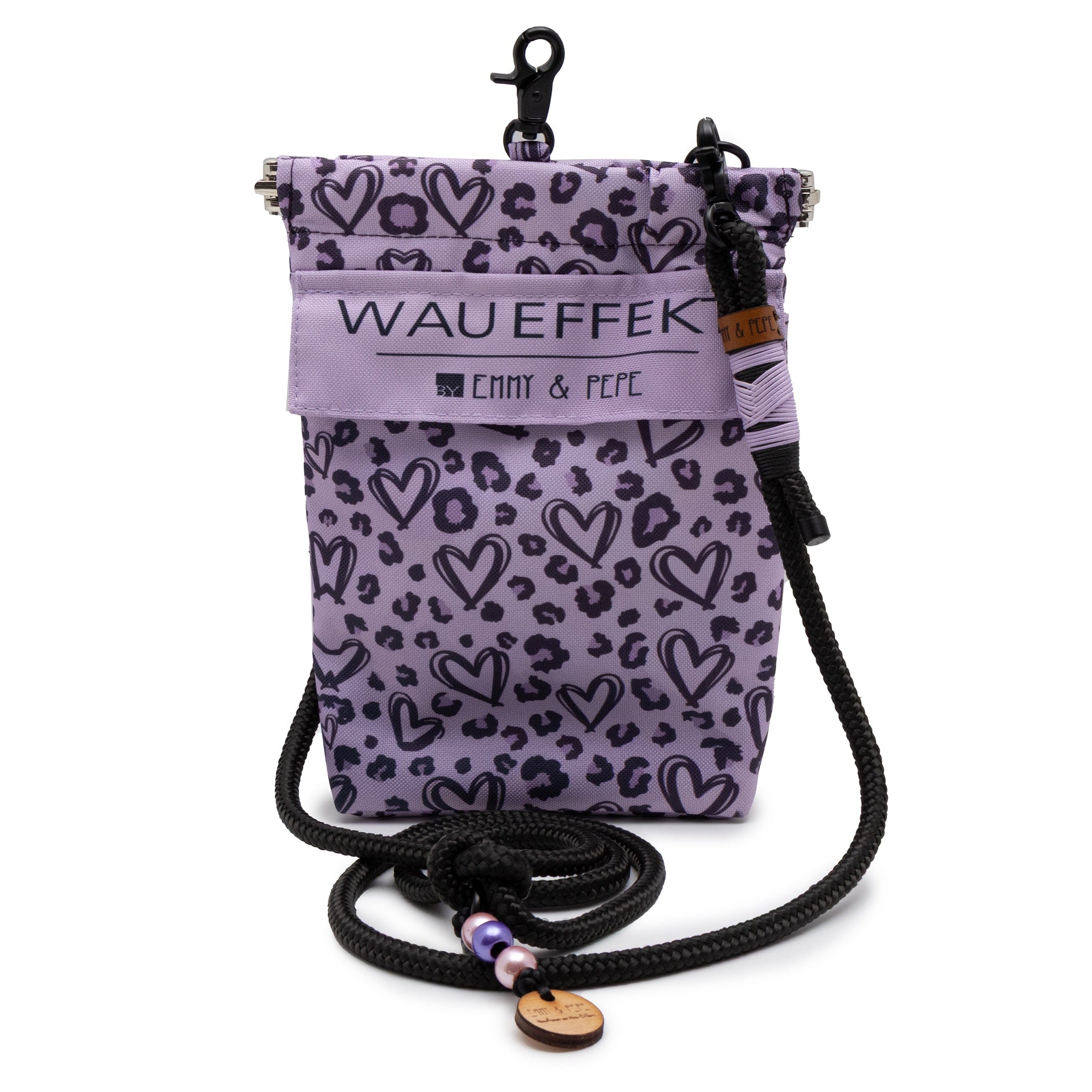 EMMY & PEPE Wau-To-Go Heart in Lila mit dunklen Herzen Leckerlibeutel und Gassitasche freigestellt mit Taugurt in Schwarz und kompaktem Design