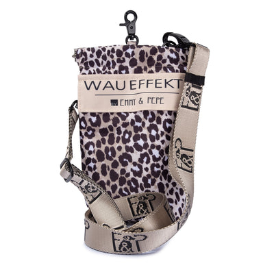 Gassitasche Wau-to-go Leo Dark mit dunklem Leo Muster in schwarz und creme mit Schultergurt und mehreren praktischen Fächern