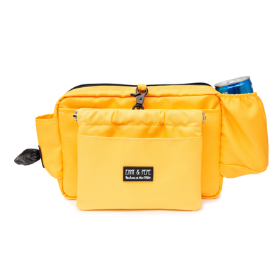 Freigestellte Wau-Pack in Gelb als 2 in 1 Gassitasche und Bauchtasche mit abnehmbarer Wau-Pocket, verstellbarem Gurtband und praktischem Stauraum für Gassi und Hundetraining.