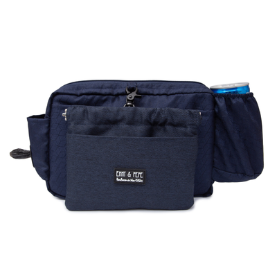 Freigestellte Wau-Pack in Dunkelblau als 2 in 1 Gassitasche und Bauchtasche mit abnehmbarer Wau-Pocket, verstellbarem Gurtband und praktischem Stauraum für Gassi und Hundetraining.