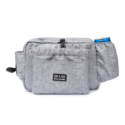 Freigestellte Wau-Pack in Grau als 2 in 1 Gassitasche und Bauchtasche mit abnehmbarer Wau-Pocket, verstellbarem Gurtband und praktischem Stauraum für Gassi und Hundetraining.