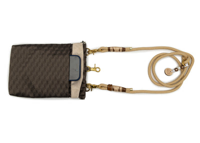 EMMY & PEPE Wau-To-Go Hazel in Braun und Creme Leckerlibeutel und Gassitasche von vorne mit magnetischem Fach für Handy, Schlüssel oder Portemonnaie