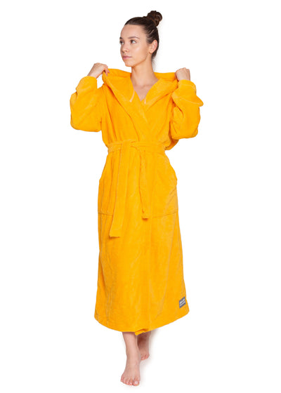 Bamboo Bademantel aus Bambusfaser, Frontalansicht, Unisex, Modell Shiny Mustard in verschiedenen Größen