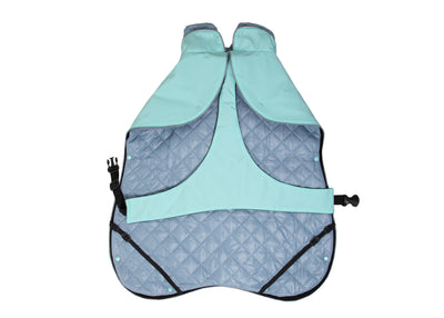 Innenansicht des Wau-Coat Hundemantels in Mint mit herausnehmbarem Innenfutter in Blau, Bauchschutz und verstellbaren Beinschlaufen