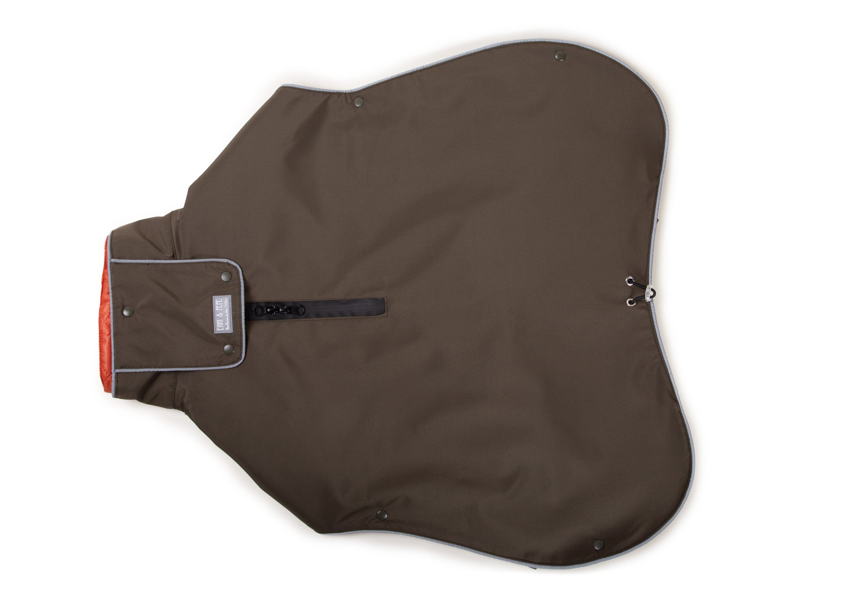 Rückenansicht des Wau-Coat Hundemantels mit wasserdichtem Zwei-Wege-Reißverschluss und verstellbarem Rückenabschluss in Olive