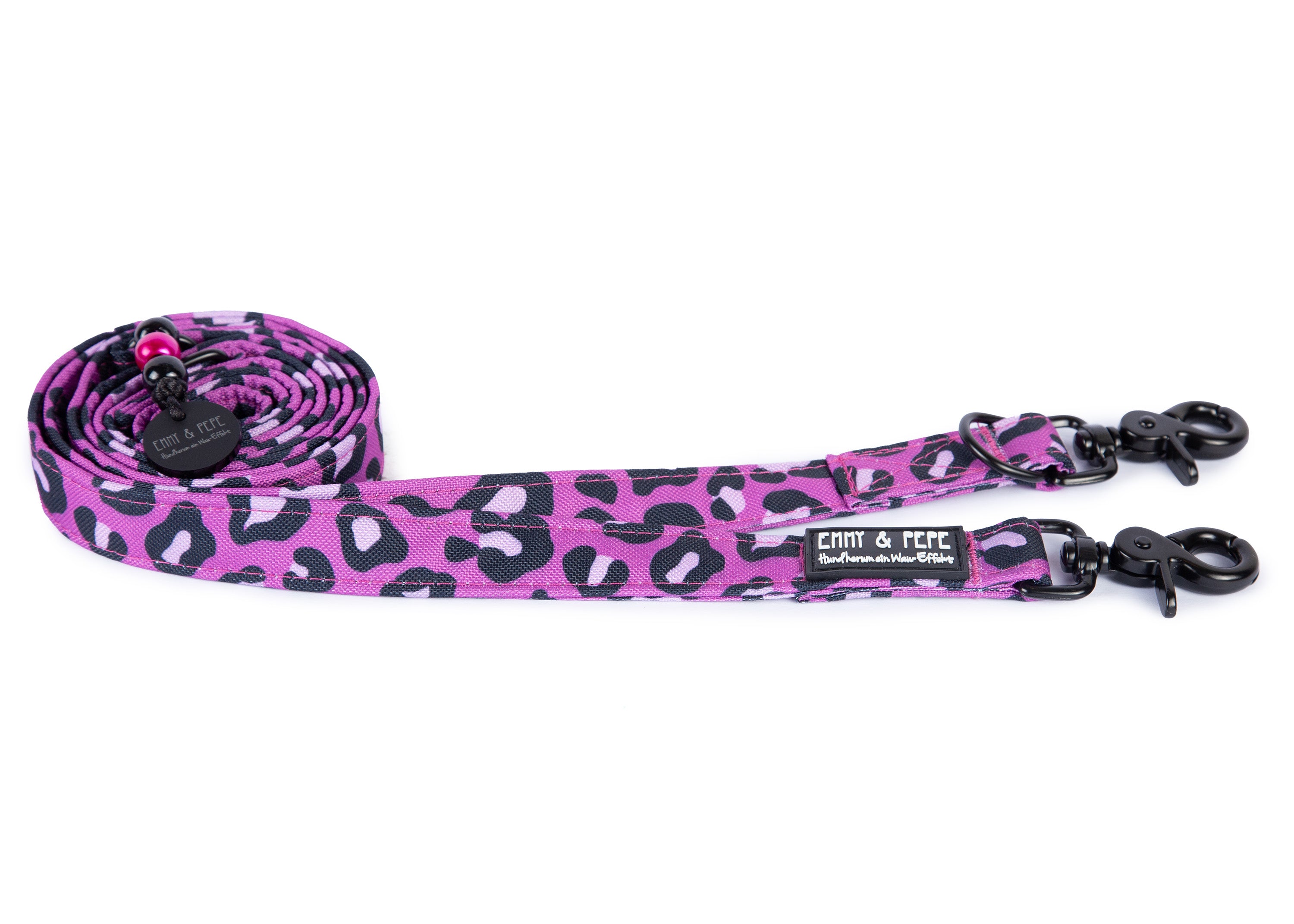 Wau-Move Hundeleine Leo Fuchsia in lilanem Leomuster von EMMY & PEPE – dreifach verstellbar mit schwarzen Scherenkarabinern