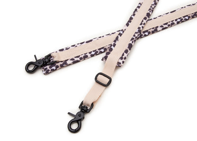 Wau-Backpack Reisedecke für Hunde  Leo Dark Ansicht Gurte