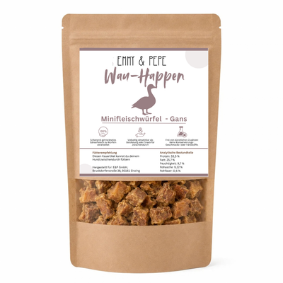 Kraftpapier-Verpackung Emmy & Pepe Wau-Happen Minifleischwürfel Gans, 1000g, mit Gänse-Logo, Etikett zu Analytischen Bestandteilen (Protein 53,50%, Fett 25,70%, Rohasche 9,22%, Rohfaser 0,60%) und Fütterempfehlung, im Sichtfenster getrocknete Gänsefleisch-Miniwürfel