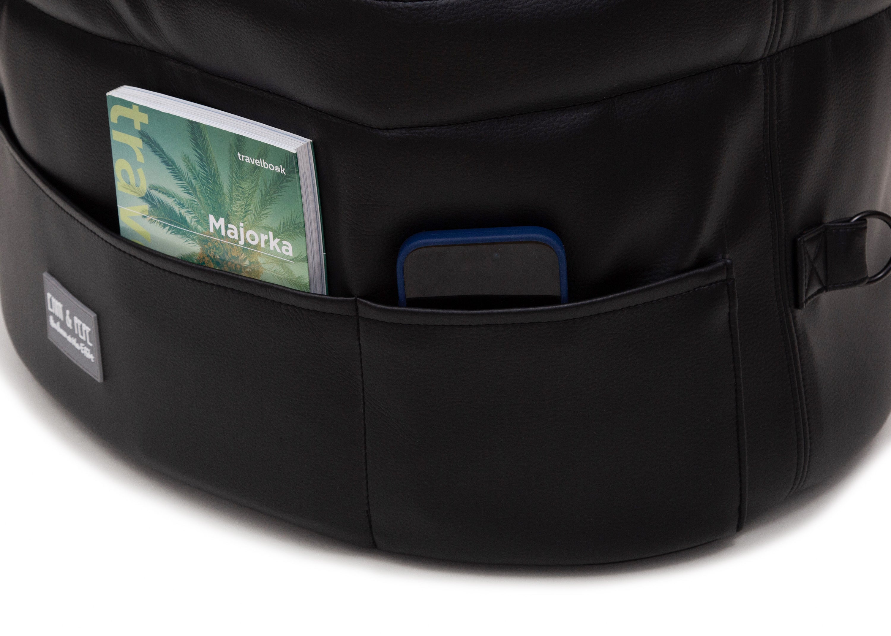 Außentaschen des Wau-Snuggle Reisebett in oval mit robustem schwarzen Kunstleder an der Außenseite 