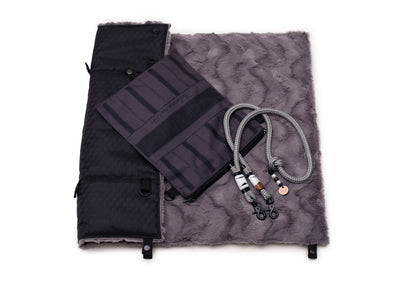 Wau-Backpack Hundereisedecke Fröhliches Schwarz S (80x60cm),M (100x80cm) Ansicht aufgeklappte Decke
