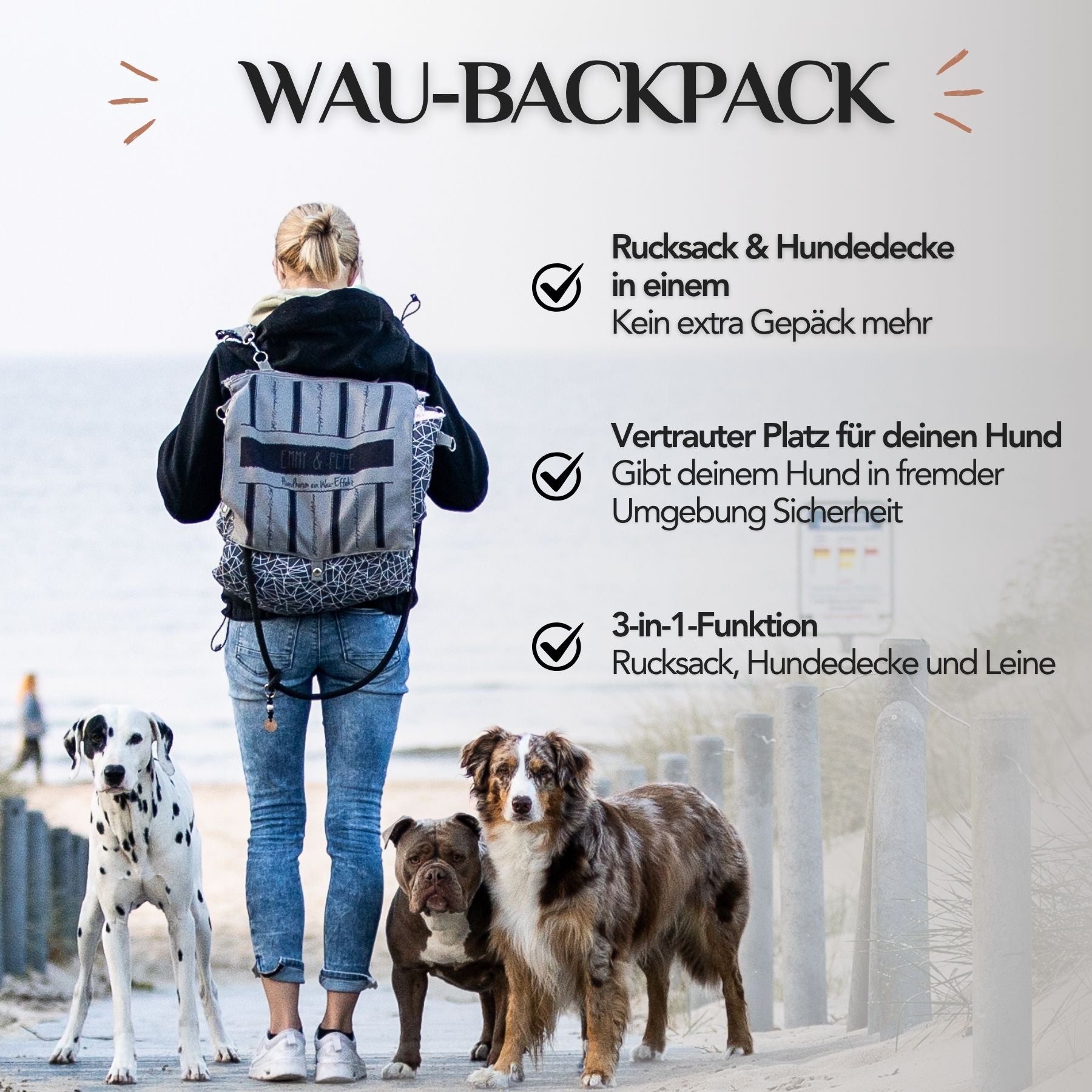 Wau-Backpack von EMMY & PEPE am Strand mit Hund – Rucksack, Hundedecke und Leine in einem stylischen 3-in-1-Backpack für unterwegs