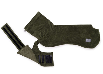 Hundebademantel aus Bambusfaser mit verstellbarem Bauchgurt und Klettverschluss für sicheren Halt und perfekte Passform in Olive