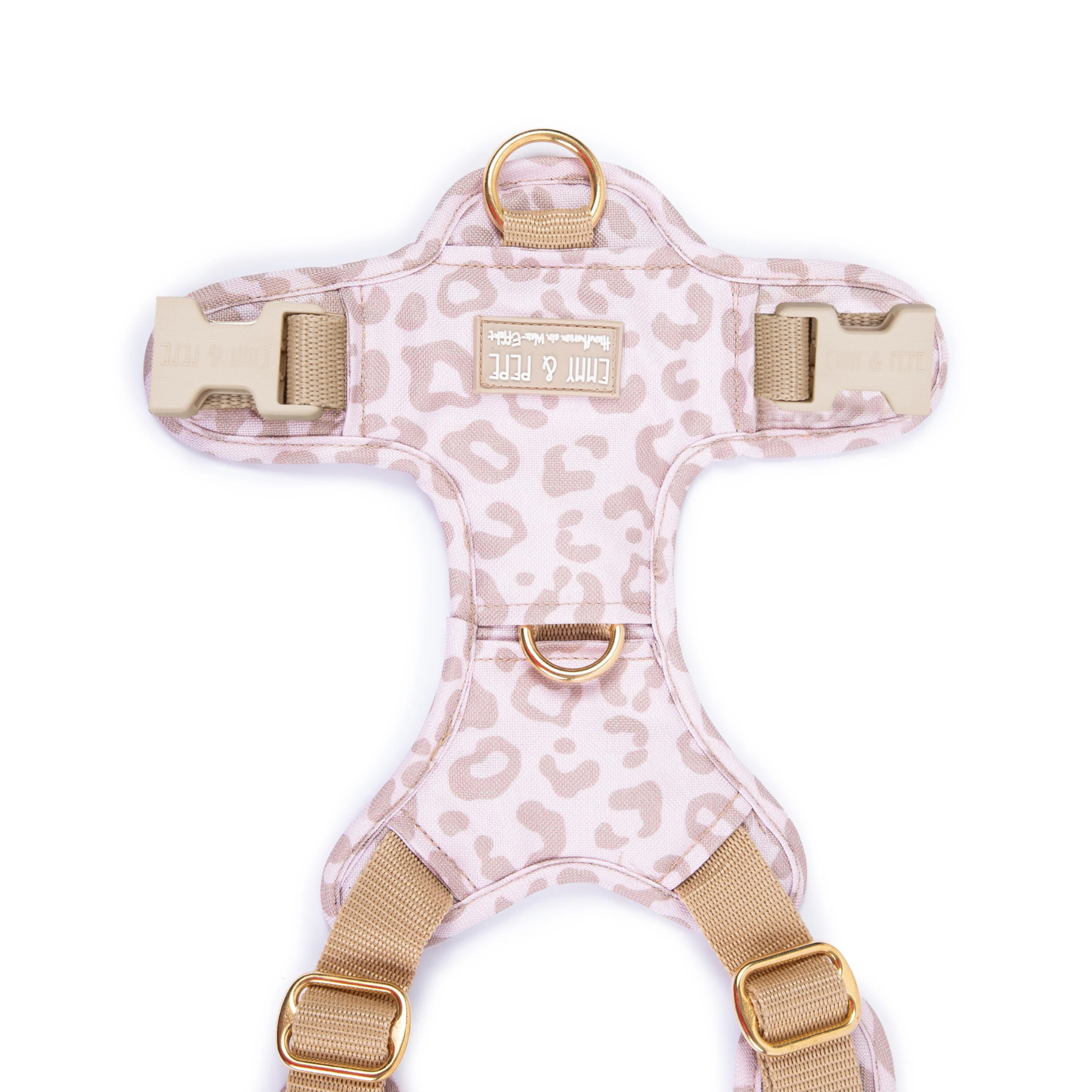Emmy & Pepe Hundegeschirr Leo Creme, Detailansicht Rückenpatch mit goldenem Markenring, zwei Verstellschnallen und Emmy & Pepe Label, Leoparden-Muster in Creme und Beige
