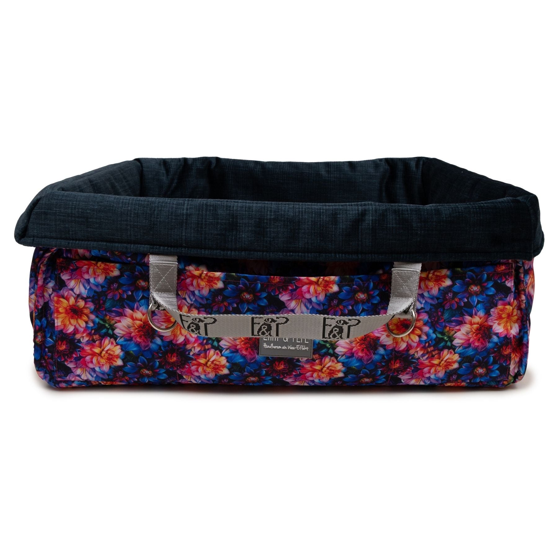 Wau Snuggle Hundekörbchen für unterwegs Design Dahlia von EMMY & PEPE auf weißem Hintergrund