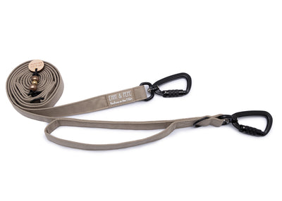 Hundeleine mit integriertem Kurzführer und Sicherheitskarabiner aus robustem Outdoorstoff in Creme von EMMY & PEPE – 2 m lang, 3-fach verstellbar für mittelgroße und große Hunde.