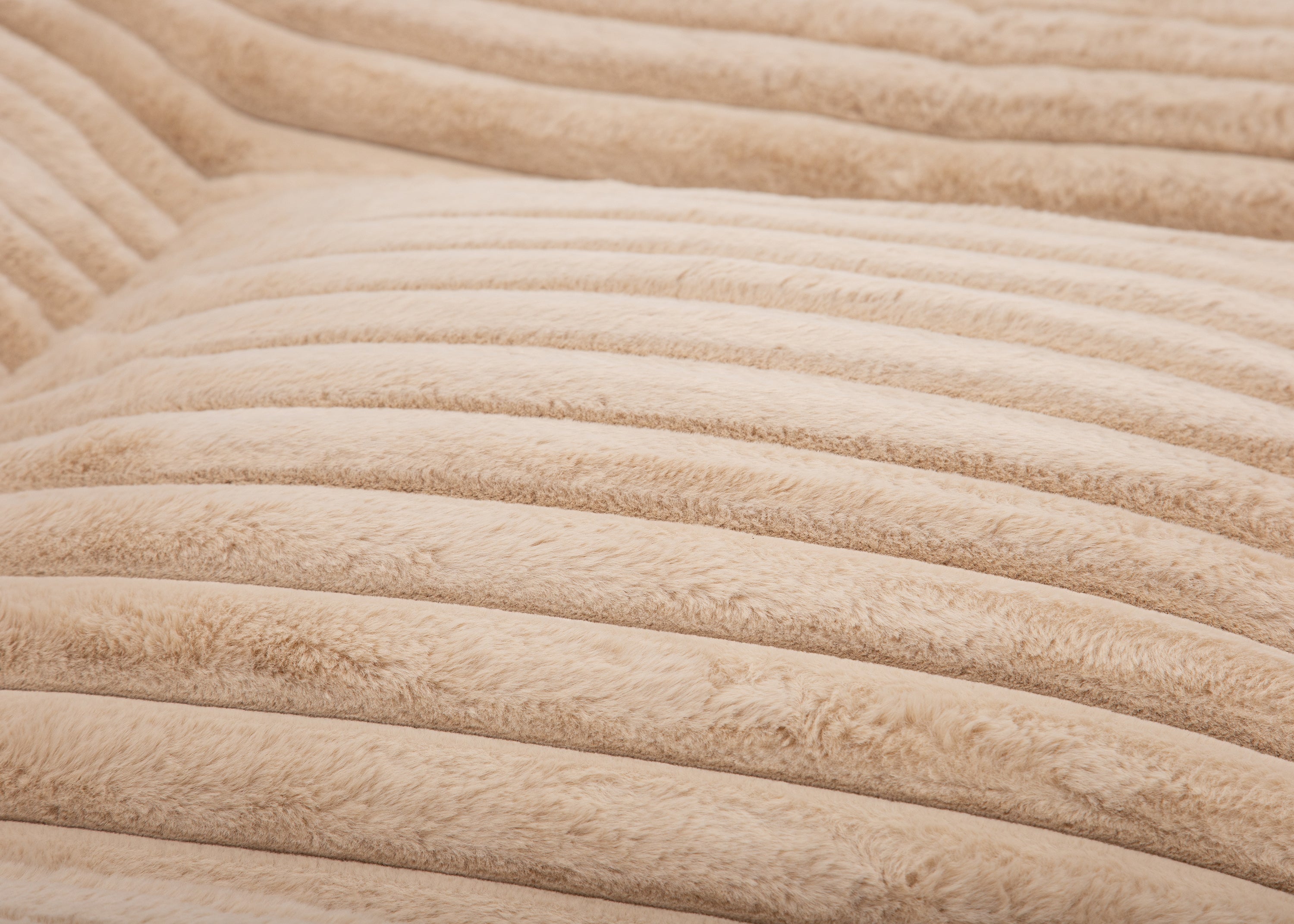 orthopaedisches Hundebett Wau-Bed Kuschelcord Big für Hunde Detailbild des Stoffes in der Farbe Creme von EMMY & PEPE