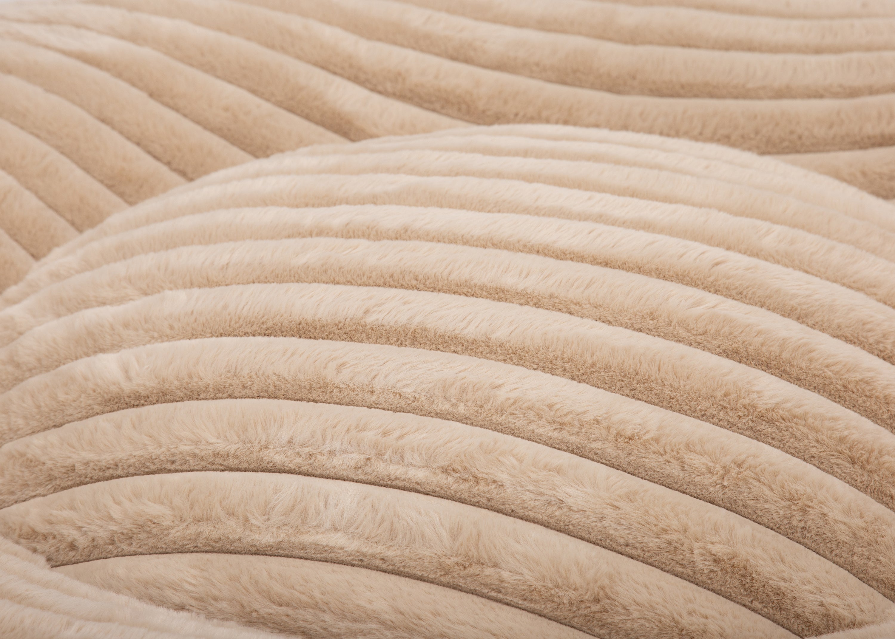 orthopaedisches Hundebett Wau-Bed Kuschelcord Big für Hunde Detailbild des Stoffes in der Farbe Creme von EMMY & PEPE