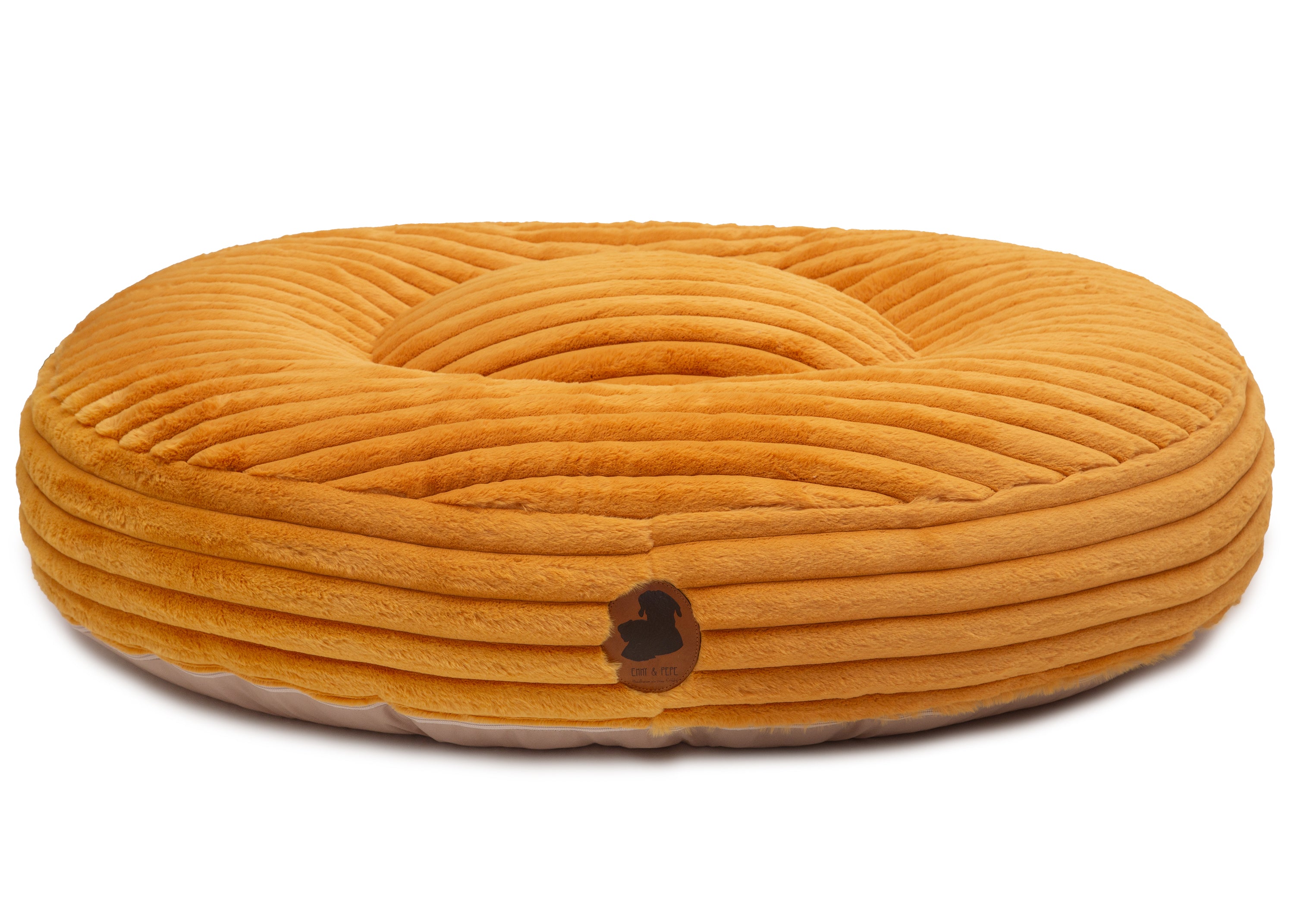 orthopaedisches Hundebett Wau-Bed Kuschelcord Big für Hunde auf weißem Hintergrund in der Farbe Mustard in Oval von EMMY & PEPE