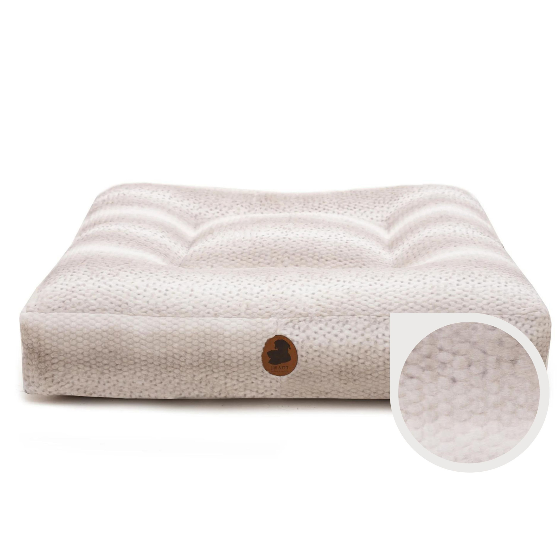 orthopaedisches Hundebett Wau-Bed Edle für Hunde auf weißem Hintergrund in der Farbe Creme/Weis von EMMY & PEPE mit Stofffarbkreis