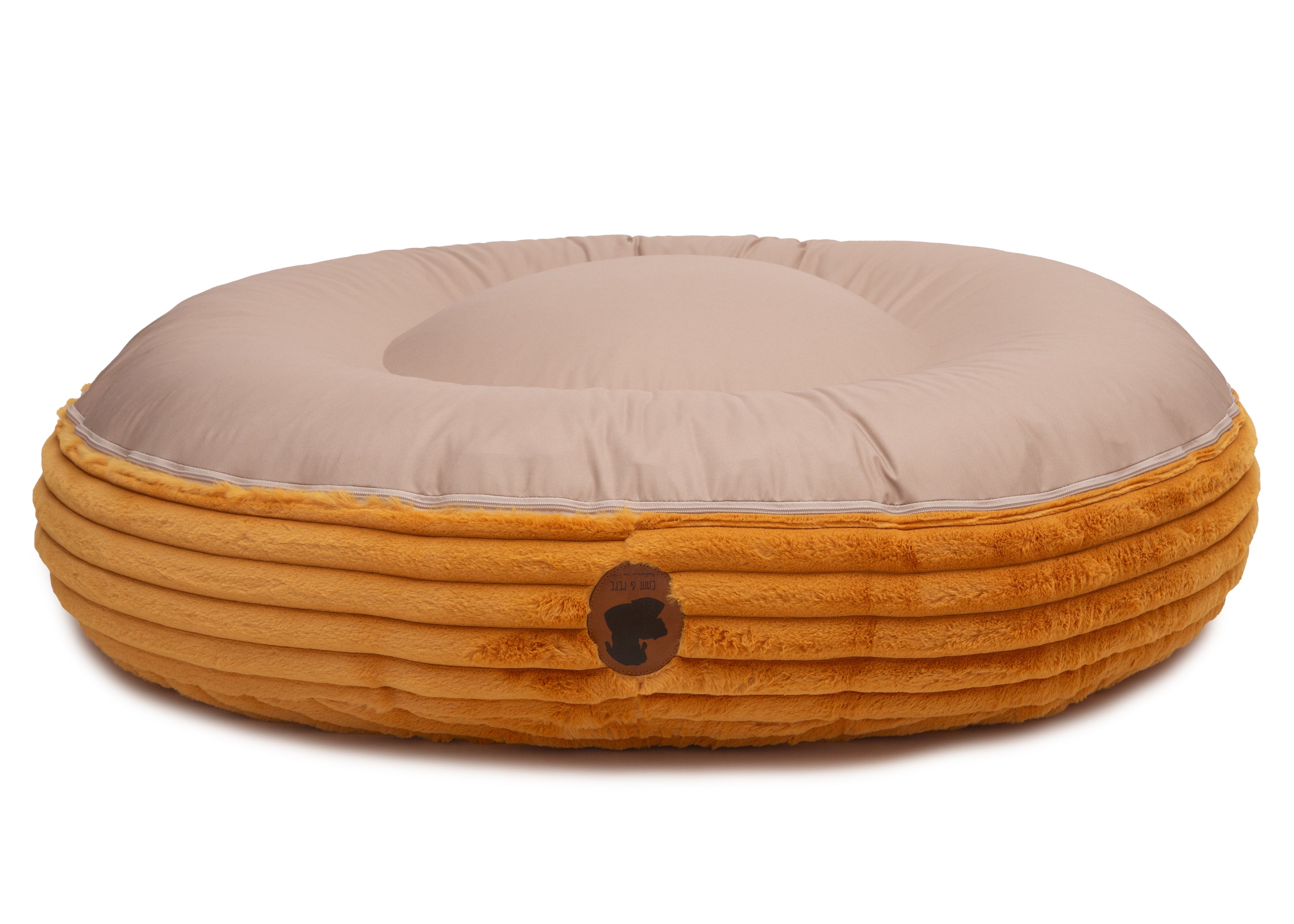 Sommerseite des orthopaedisches Hundebetts Kuschelcord Big für Hunde auf weißem Hintergrund in der Farbe Mustard in Oval von EMMY & PEPE