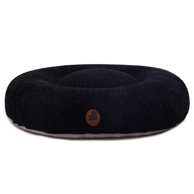 orthopaedisches Hundebett Wau-Bed Leo Black für Hunde auf weißem Hintergrund in der Farbe Schwarz in Oval von EMMY & PEPE