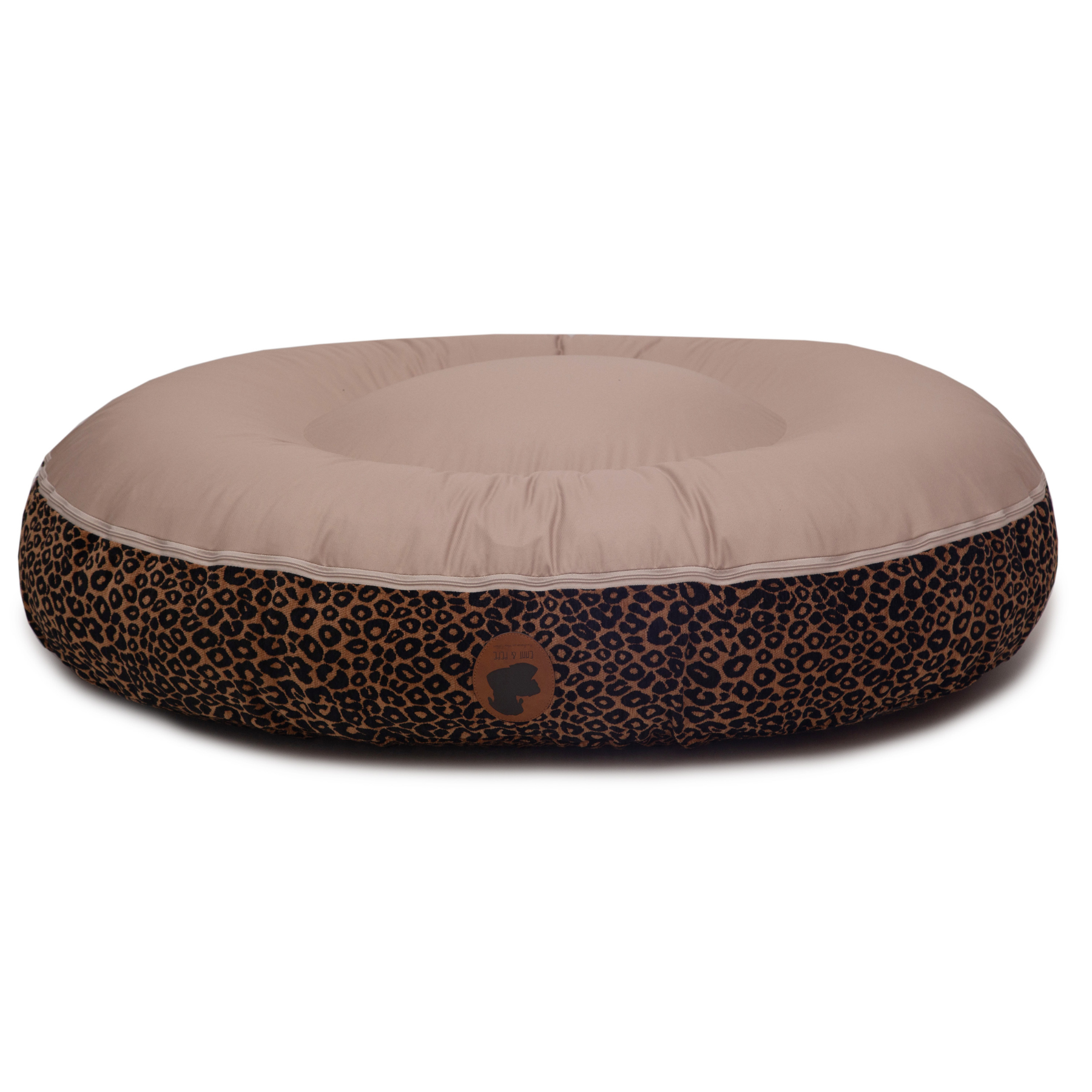 Sommerseite des orthopaedisches Hundebetts Wau-Bed Leo Bronce für Hunde auf weißem Hintergrund in der Farbe Braun in Oval von EMMY & PEPE