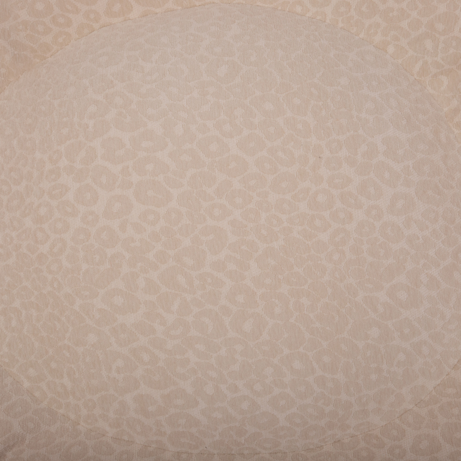 orthopaedisches Hundebett Wau-Bed Leo Creme für Hunde Detailbild des Stoffes in der Farbe Creme mit Leo Muster von EMMY & PEPE