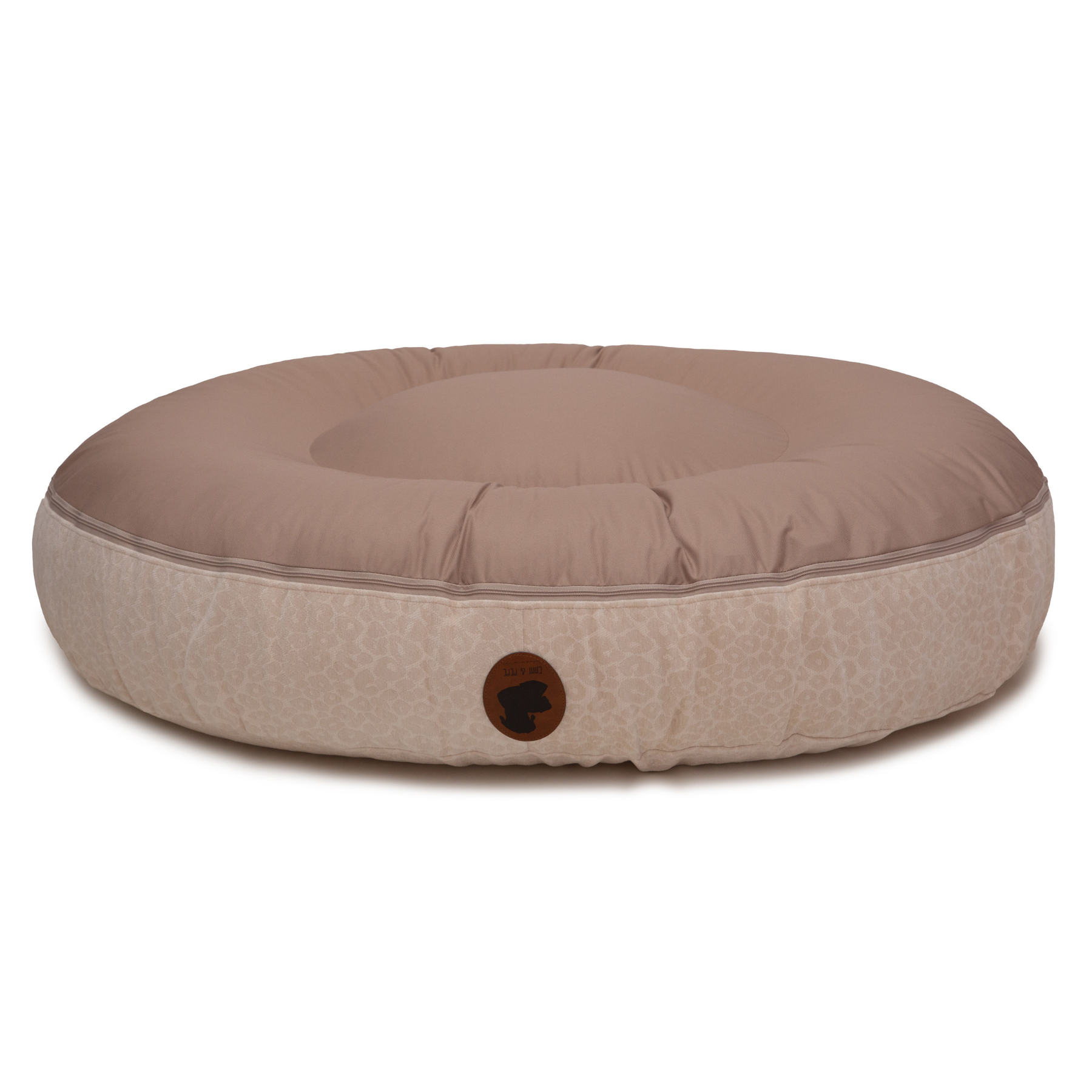Sommerseite des orthopaedisches Hundebetts Wau-Bed Leo Creme für Hunde auf weißem Hintergrund in der Farbe Braun in Oval von EMMY & PEPE