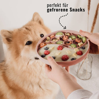 Schleckmatte für Hunde und Katzen mit gefrorenen Snacks und Leckereien.