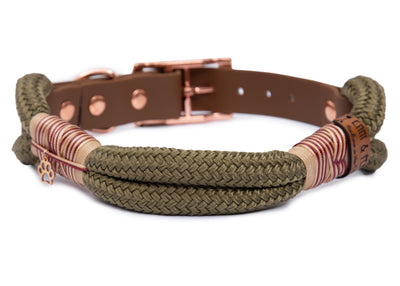 Handgefertigtes Tauhalsband ohne Perlen in Olive mit Creme-Roter Takelung und Biothane-Verschluss für Hunde – robust, vegan und individuell verstellbar von EMMY&PEPE