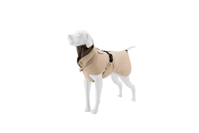 Wau-Coat Taupe schräg von vorne mit hohem Rollkragen, Kordelzug und Kragenlasche