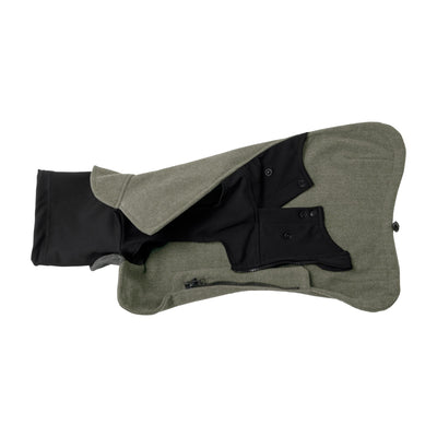 Wau-Jumper in Olive mit geöffnetem Bauchstück: Druckknöpfe für die Rüden-Funktion und Reißverschluss
